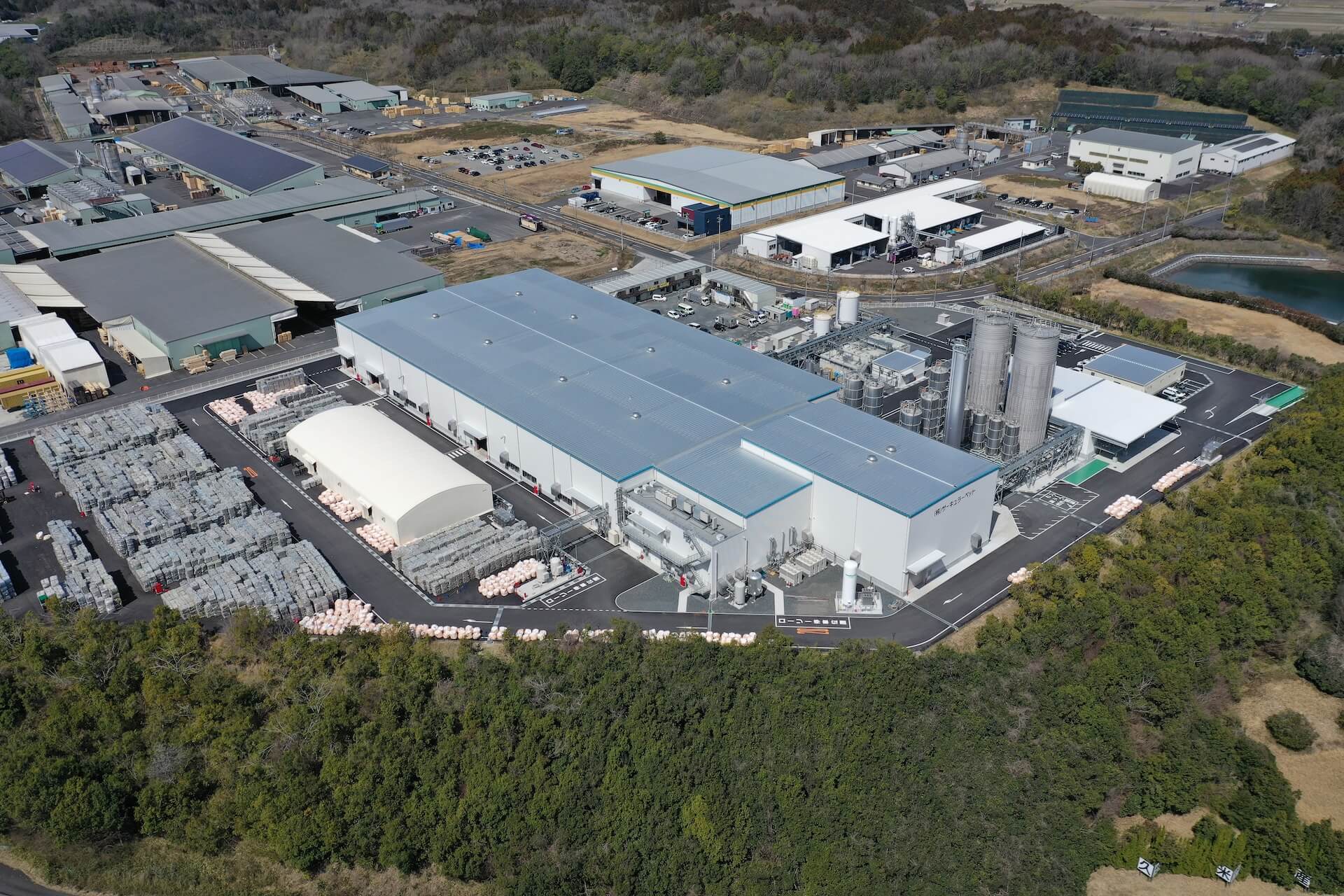 循環経済社会のカギ、 PETボトルリサイクル工場