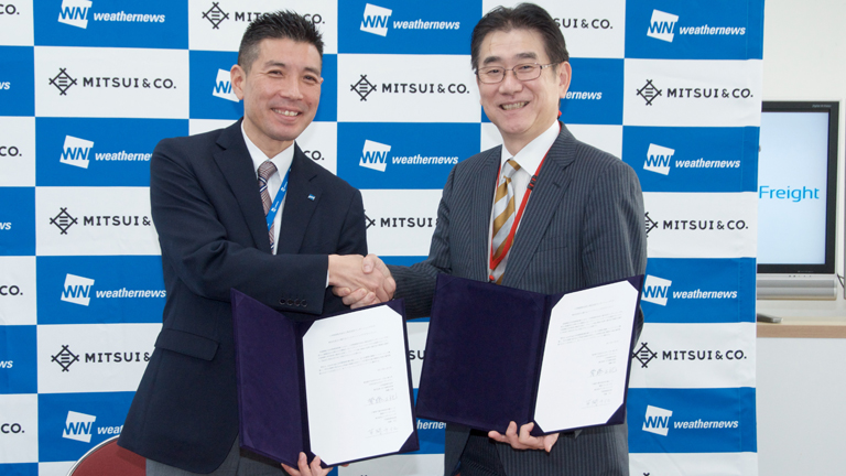 From the left, Chihito Kusabiraki, President of Weathernews and Masaki Saito, Chief Operating Officer of IT & Communication Business Unit at Mitsui & Co., Ltd.