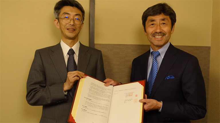 From the left: Shigeru Maeda, Board Member of JICA, and Satoshi Tanaka,  Executive Vice President at Mitsui & Co., Ltd.