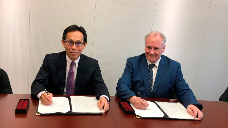 From the left: Yoshio Kometani, Chief Operating Officer of Infrastructure Project Business Unit at Mitsui & Co., Ian Hatton, Chairman of Enterprize Energy Group
