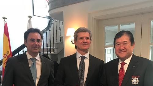At the ceremony. From left to right:The Ambassador of Spain Jorge Toledo, Gestamp Automoción Executive Chairman Francisco J. Riberas, Mitsui & Co. President and CEO Tatsuo Yasunaga