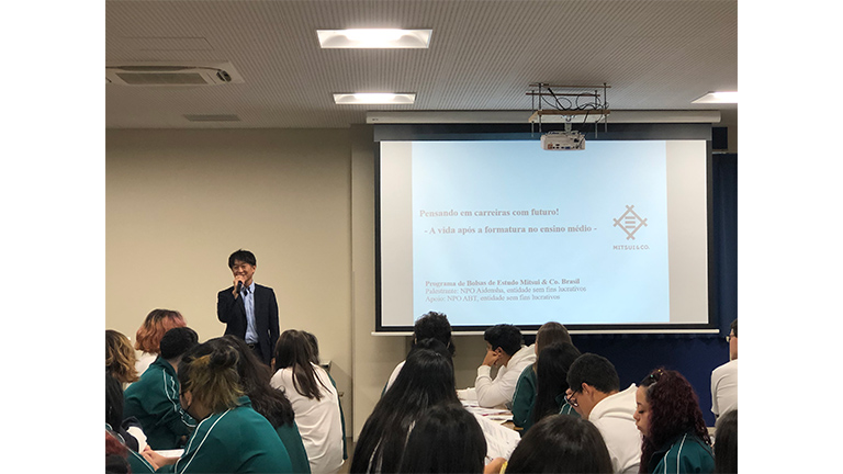 Students attend a career seminar at a Brazilian school in Japan.