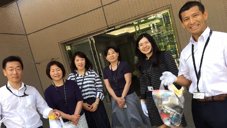 サステナビリティ 近隣企業と共に環境美化清掃活動に参加 三井物産株式会社