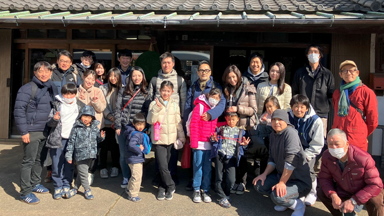 ＜仕込み＞秋に収穫した酒米を使い、茨城県取手市の造り酒屋（田中酒造店）でお酒を仕込みます。