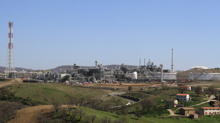 イタリア バジリカータ州に位置するテンパロッサプロジェクトの原油処理設備