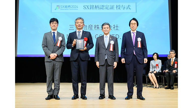 2024年5月24日SX銘柄認定証授与式（向かって左から2番目が佐藤CSO）